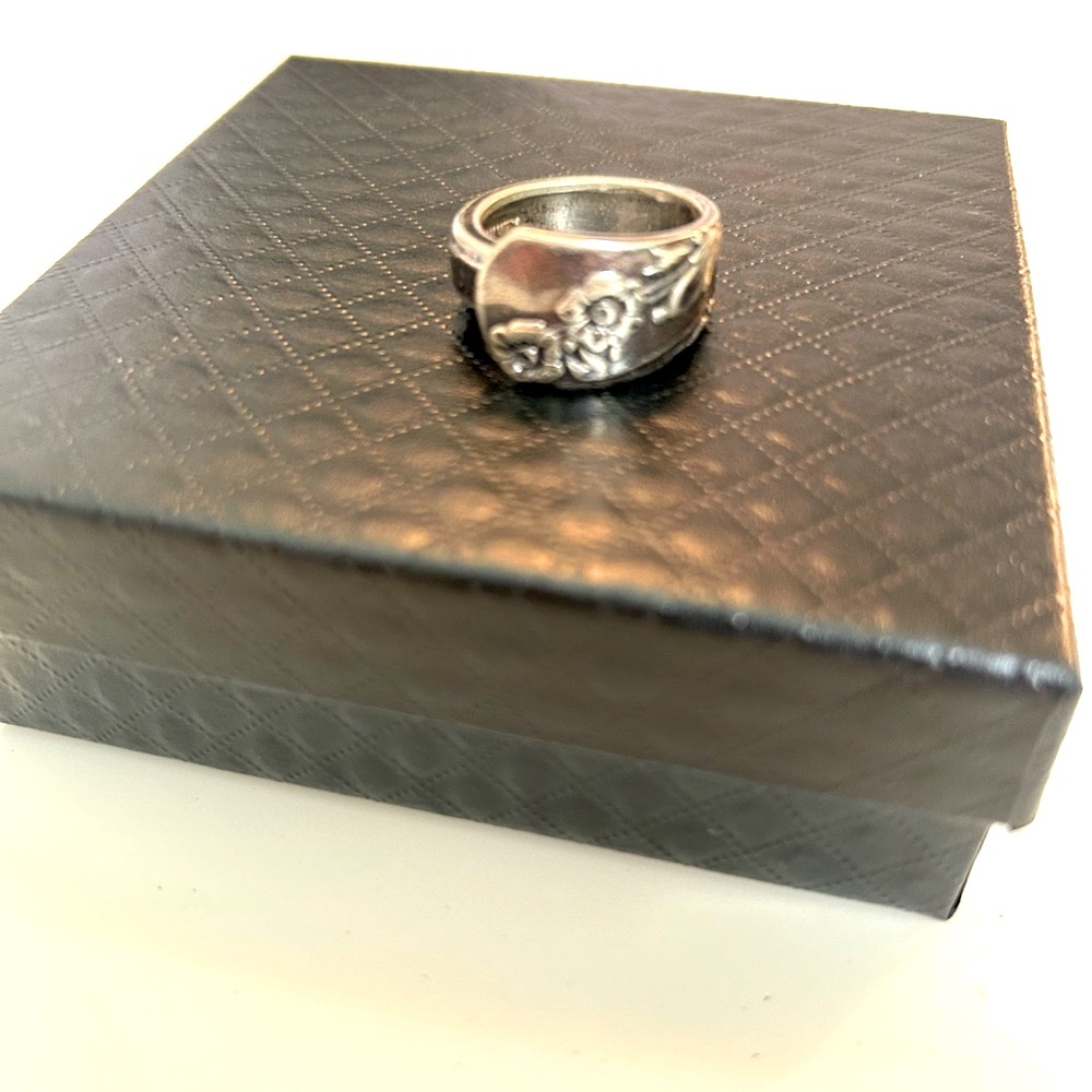 Vintage Oneida spoon ring Size 6 EUC
